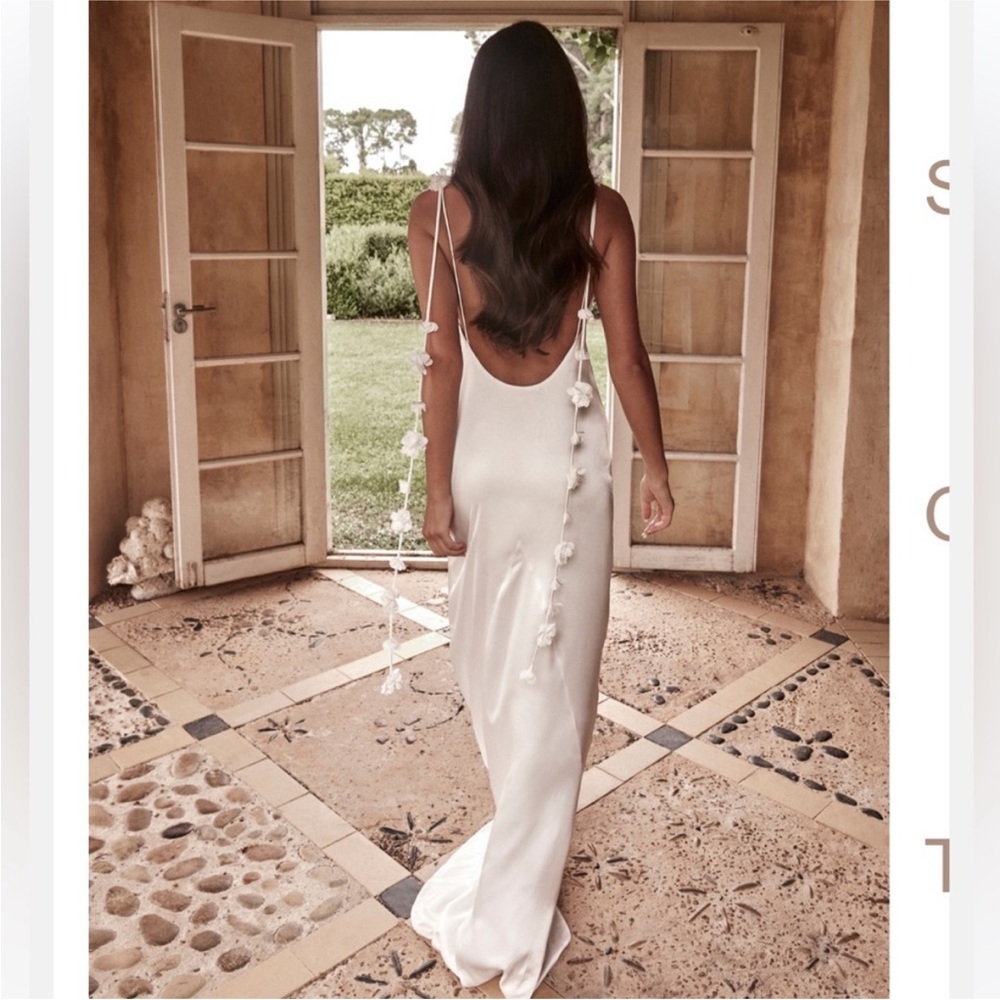 Meshki White Backless Gown Scoop Neck Sleeveless